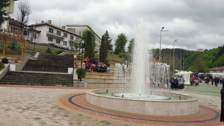 Ангелкова в Баните: Регистър на туристическите фестивали и събития вече е с над 1800 прояви