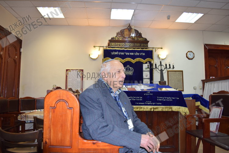 Леон Бенатов