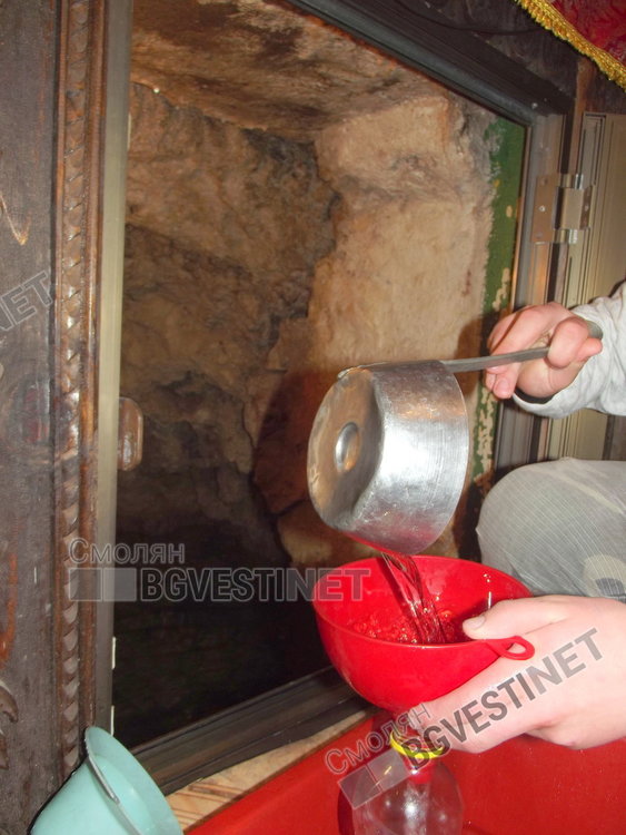 Лековитото аязмо се отключва само н нощта срещу Гергьовден и на самия празник