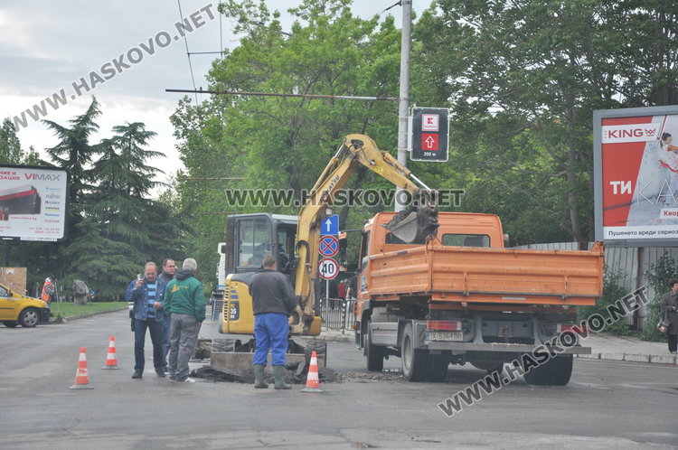 ВиК авария остави на сухо живеещи в блокове по бул. "Съединение"