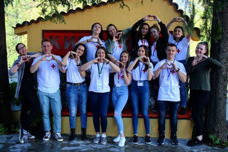 Млади доброволци на БЧК от Смолянска област преминаха обучение за личностно развитие