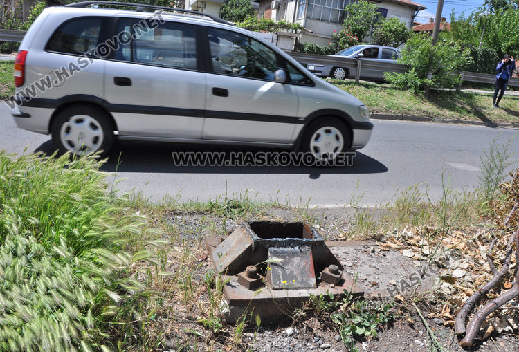 Хасковлия: основите на премахнатия пешеходен мост са опасни