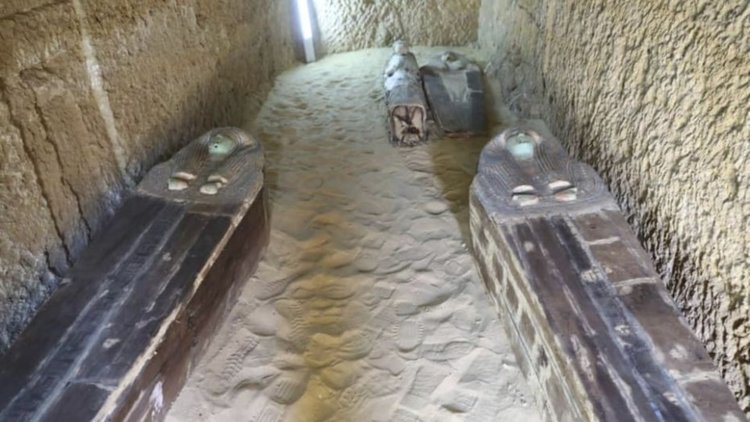 Откриха непокътнати гробници със саркофази на 4500 години до пирамидите в Гиза