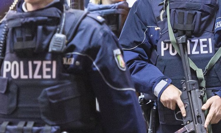 В Германия арестуваха 8 души от Балканите, финансирали Ислямска държава