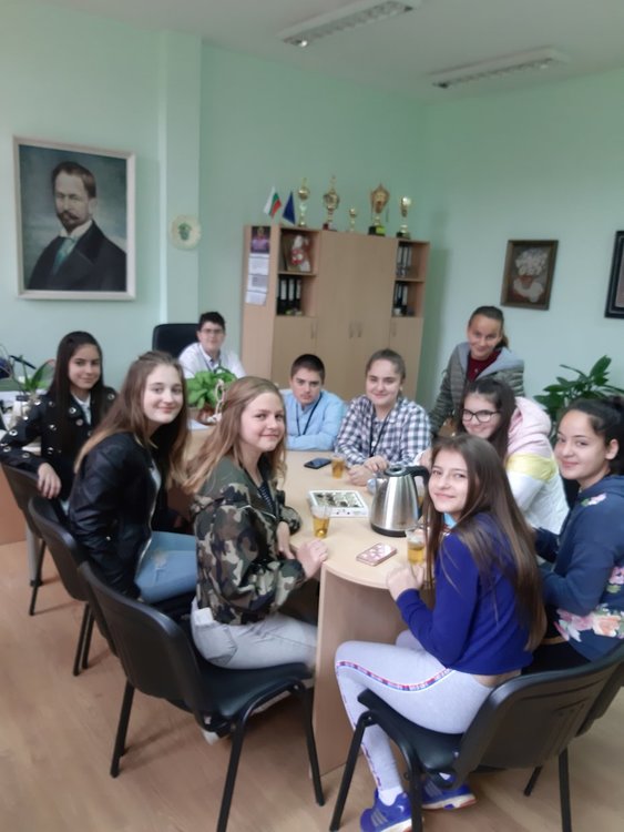 Г-н Гальов седна на директорския стол на ОУ "Алеко Константинов"