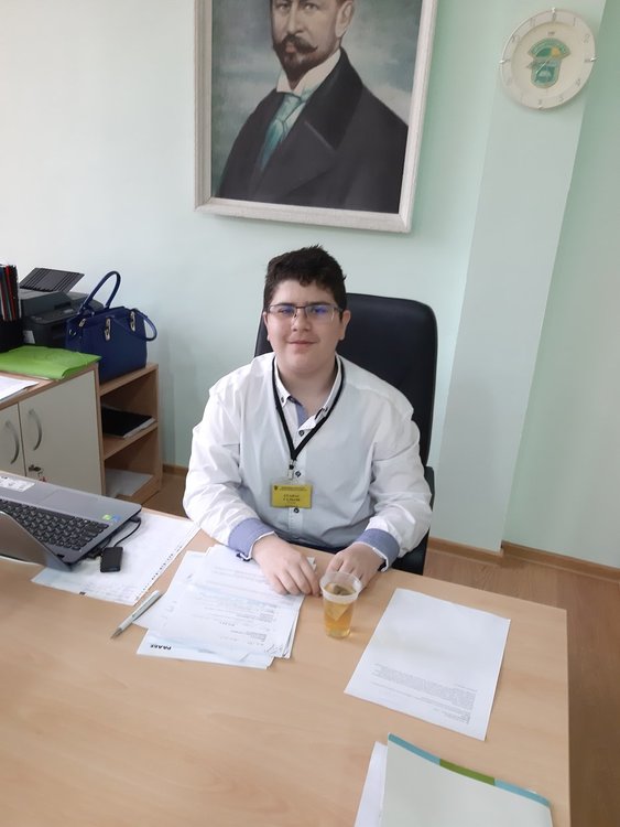 Г-н Гальов седна на директорския стол на ОУ "Алеко Константинов"