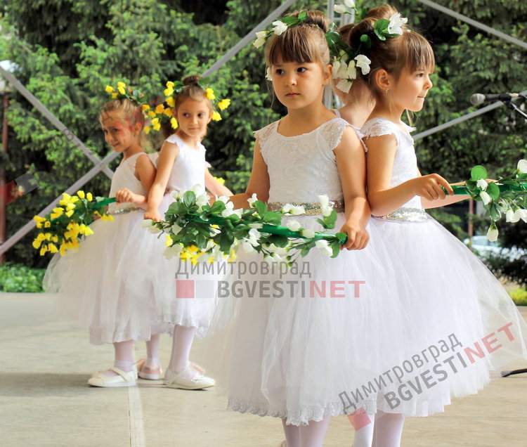 Димитровградски малчугани пяха и танцуваха в деня на Европа