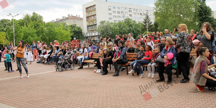 Димитровградски малчугани пяха и танцуваха в деня на Европа
