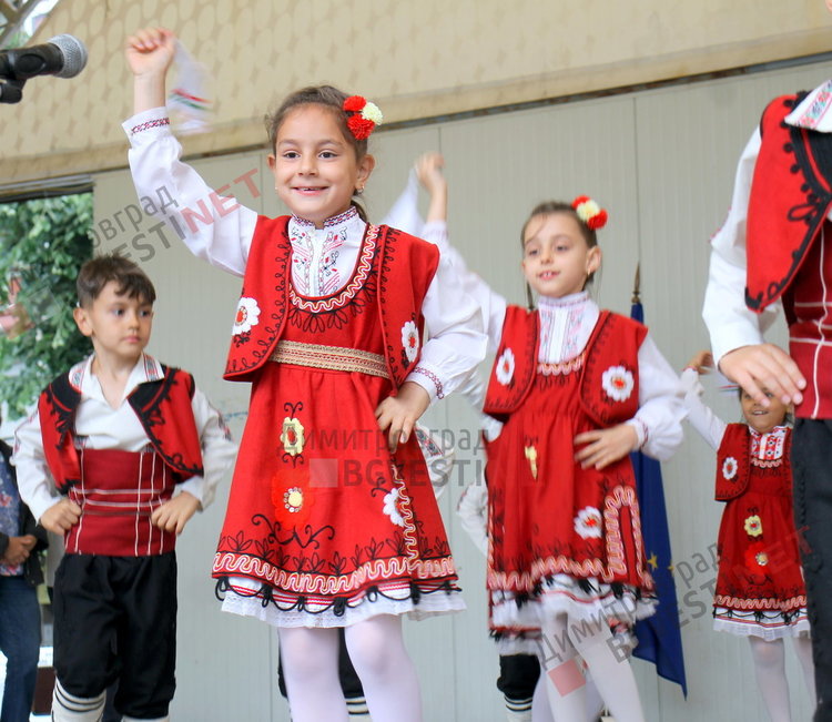 Димитровградски малчугани пяха и танцуваха в деня на Европа