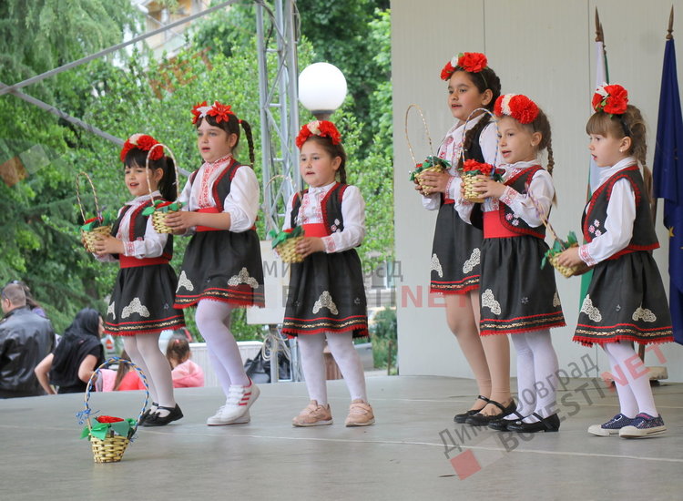 Димитровградски малчугани пяха и танцуваха в деня на Европа