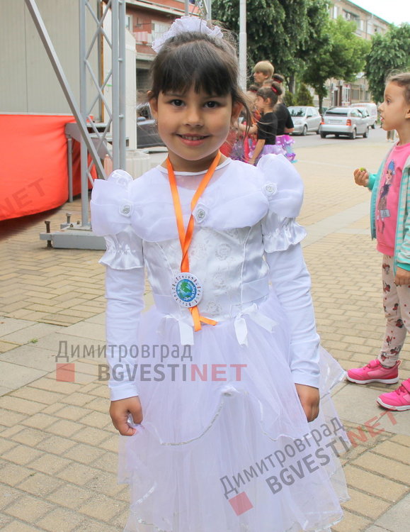 Димитровградски малчугани пяха и танцуваха в деня на Европа