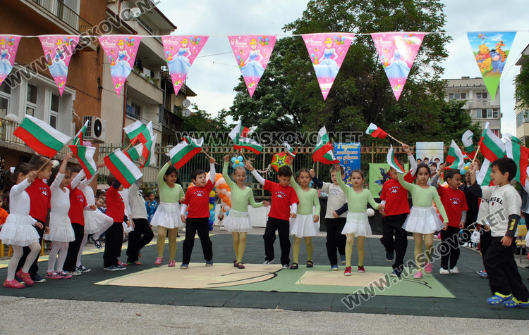 С тържество откриха нова спортна площадка в градина "Зорница"