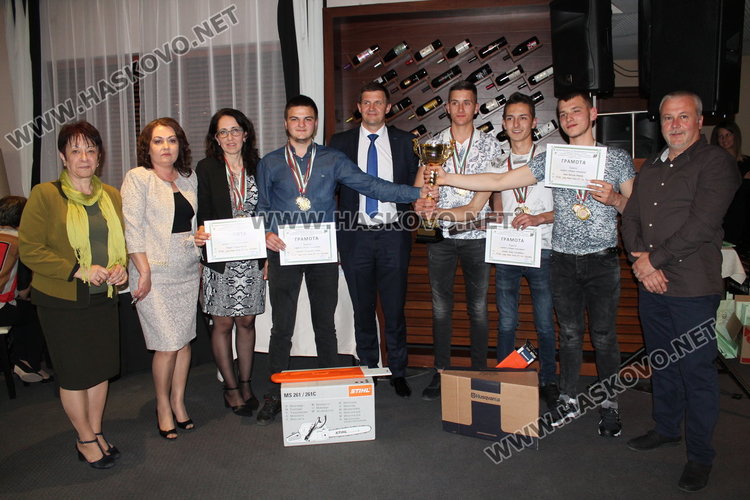 Царската гимназия в Хасково е златен медалист от Национално състезание по Горски многобой