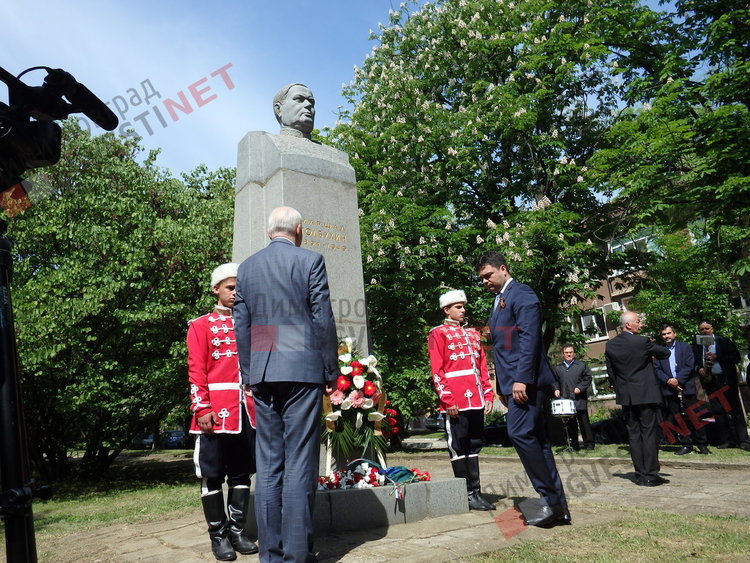 Димитровградчани почетоха Деня на победата