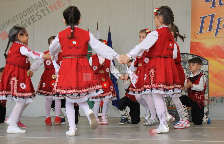 Димитровградски малчугани пяха и танцуваха в деня на Европа
