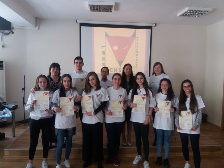 „Четящите лисици“ на Езиковата отново с елитна награда на национално ниво