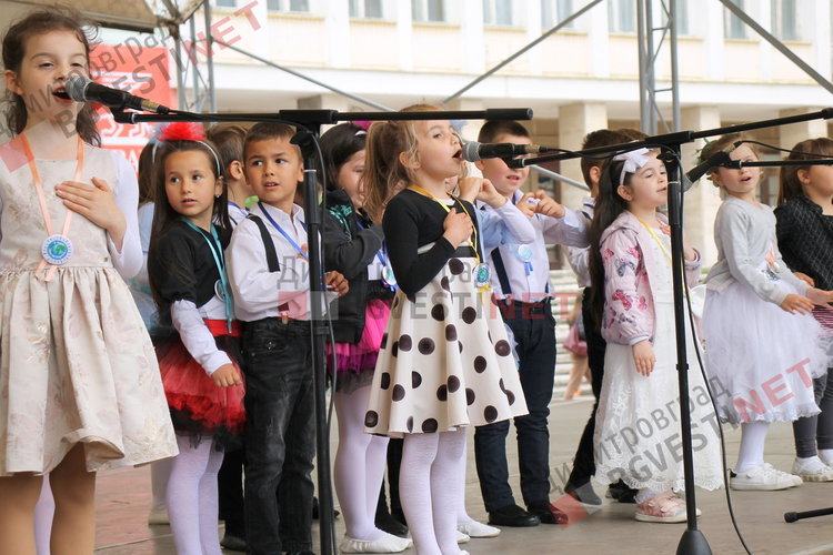 Димитровградски малчугани пяха и танцуваха в деня на Европа