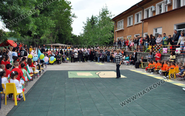 С тържество откриха нова спортна площадка в градина "Зорница"