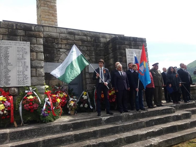 Почетен караул, венци и минута мълчание на 9 май в Смолян 