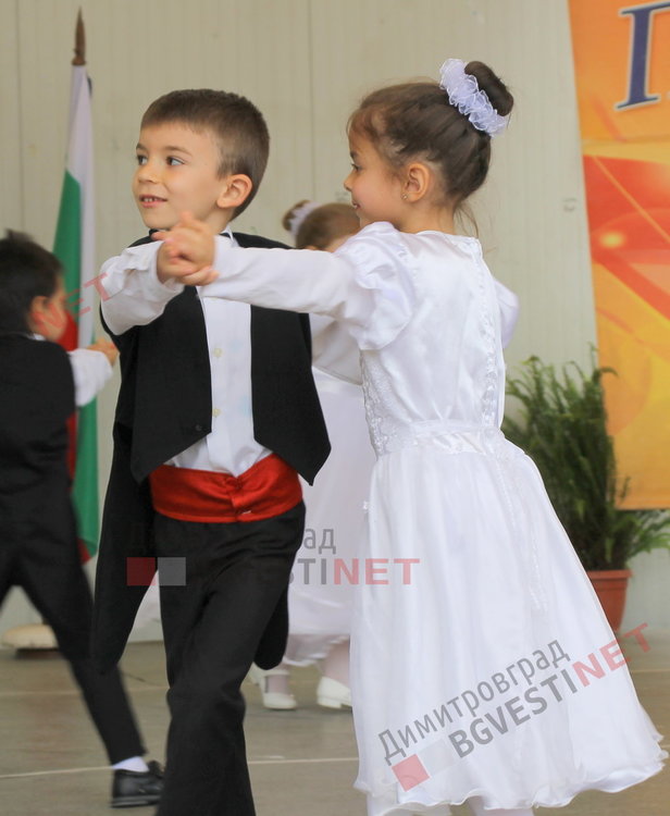 Димитровградски малчугани пяха и танцуваха в деня на Европа