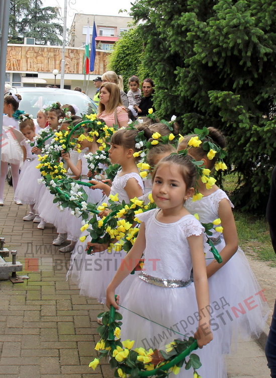 Димитровградски малчугани пяха и танцуваха в деня на Европа