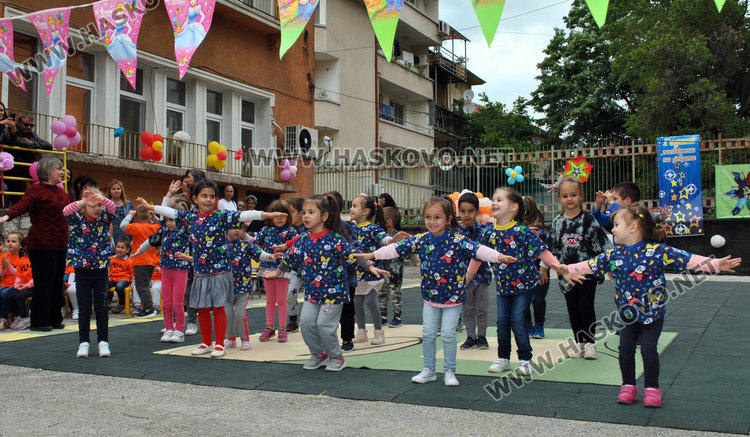 С тържество откриха нова спортна площадка в градина "Зорница"