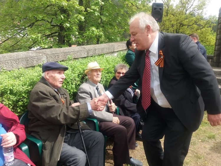 Почетен караул, венци и минута мълчание на 9 май в Смолян 