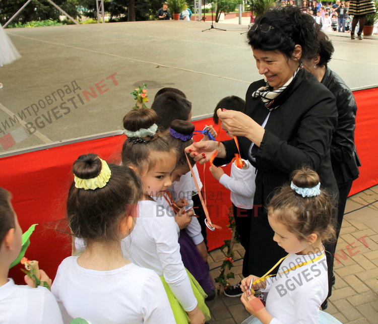 Димитровградски малчугани пяха и танцуваха в деня на Европа