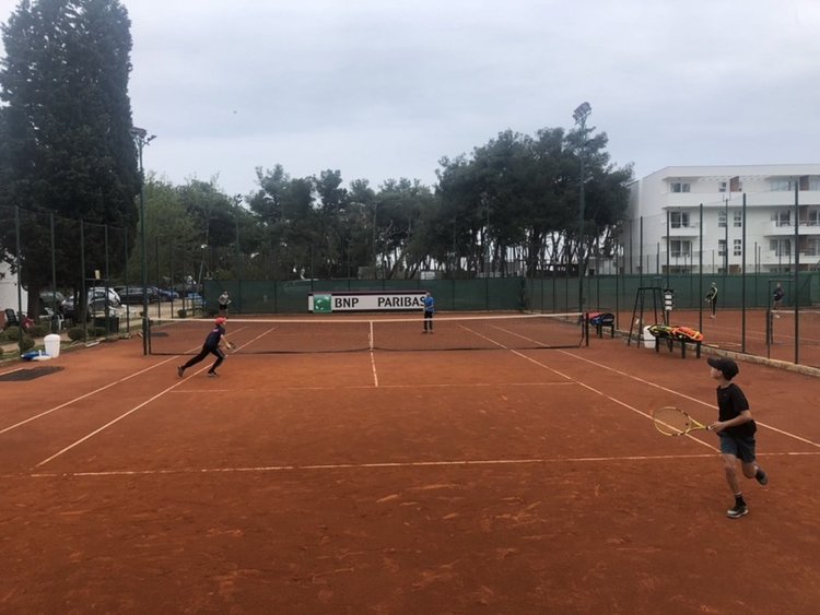 Страхотно представяне на Адриано Дженев в българиския тим на турнира в Черна гора