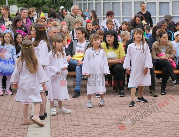 Димитровградски малчугани пяха и танцуваха в деня на Европа