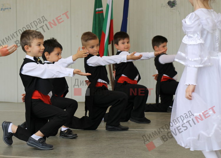 Димитровградски малчугани пяха и танцуваха в деня на Европа