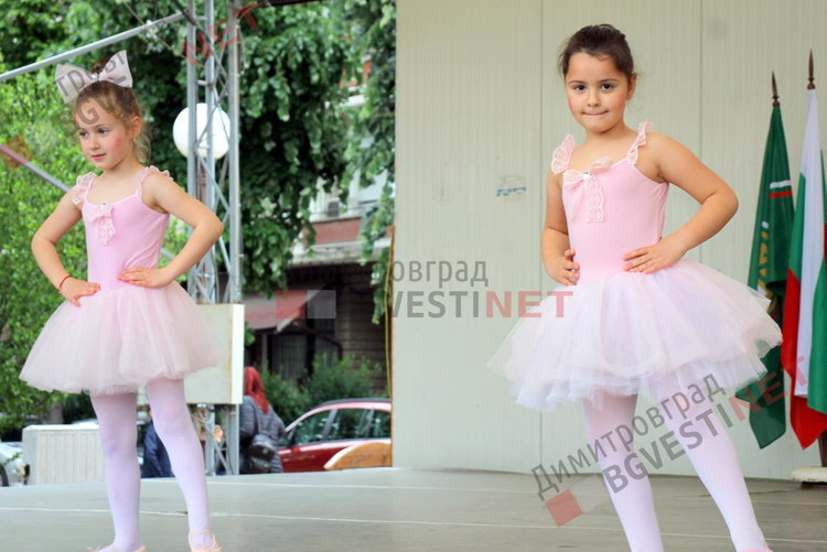 Димитровградски малчугани пяха и танцуваха в деня на Европа