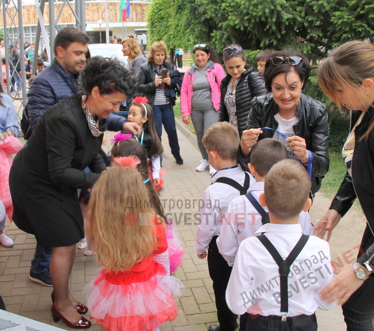 Димитровградски малчугани пяха и танцуваха в деня на Европа