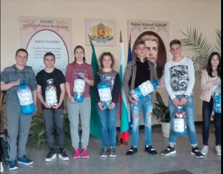 "Капачки за бъдеще" дарява кувьоз на първомайската болница