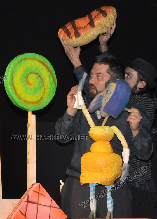 Ева Кьсовска вади темата за изкушението и надеждата, която ни спасява, в премиерната пиеса "Хензел  и Гретел" 