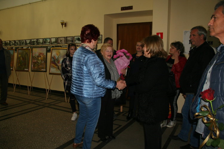 Д-р Момчилова превръща своя дар от Бога в благотворителност