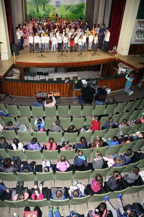 Млади таланти запалиха връстници към книгите с танцов спектакъл "Приказни срещи"