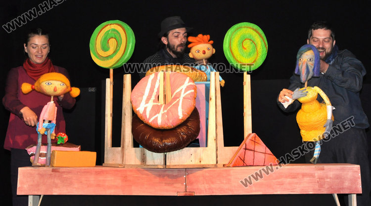 Ева Кьсовска вади темата за изкушението и надеждата, която ни спасява, в премиерната пиеса "Хензел  и Гретел" 