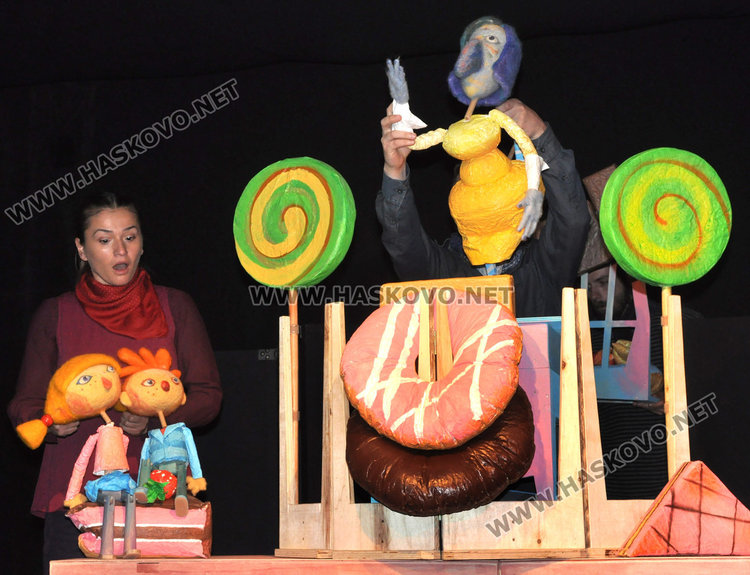 Ева Кьсовска вади темата за изкушението и надеждата, която ни спасява, в премиерната пиеса "Хензел  и Гретел" 