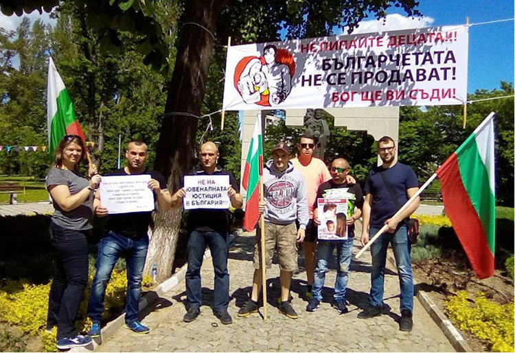 Родители от Асеновград се присъединиха към днешния протест в Пловдив