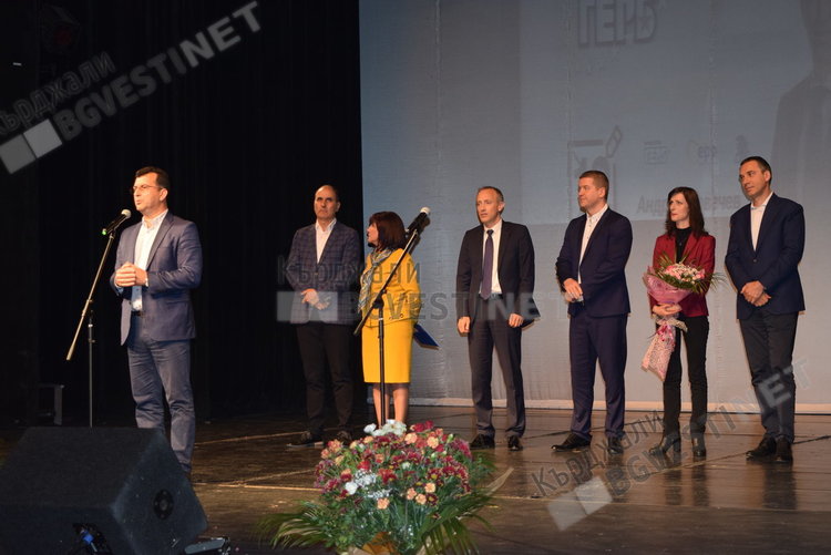 Мария Габриел в Кърджали:  ГЕРБ ще извади България от периферията на Европейския съюз