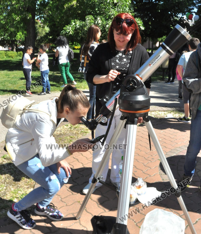 Парад на телескопите в Деня на астрономията на площад „Свобода“