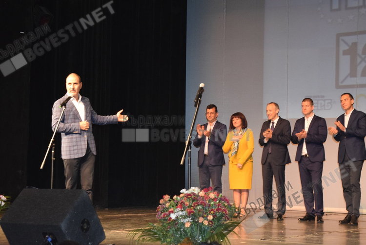 Мария Габриел в Кърджали:  ГЕРБ ще извади България от периферията на Европейския съюз