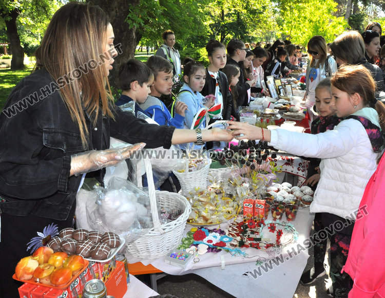 Талантите на "Климент" събират пари за интерактивна дъска