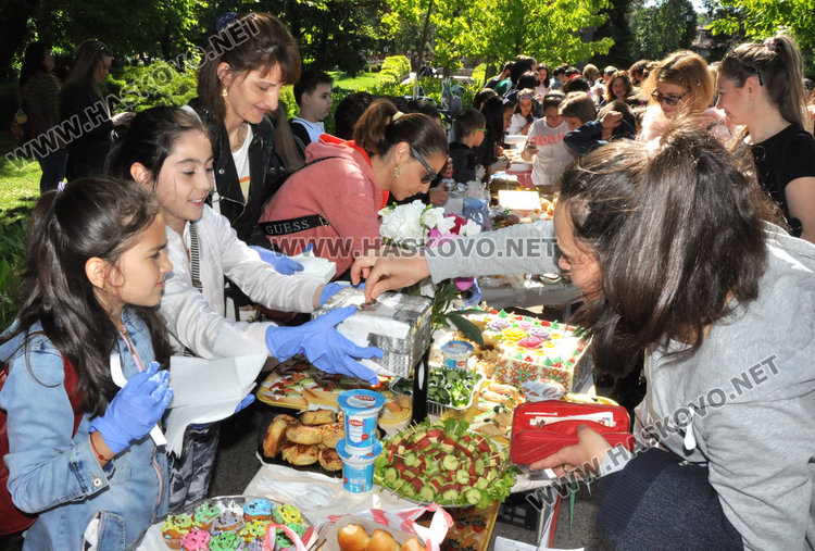 Талантите на "Климент" събират пари за интерактивна дъска