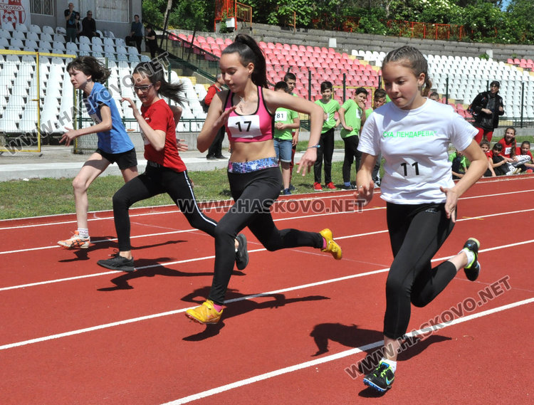 100 лекоатлети от 6 до 14 години на старта на стадион „Хасково“