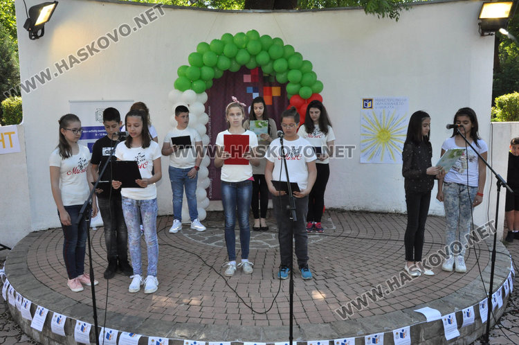 Талантите на "Климент" събират пари за интерактивна дъска