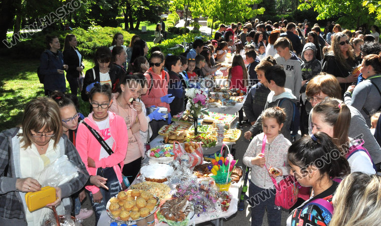 Талантите на "Климент" събират пари за интерактивна дъска