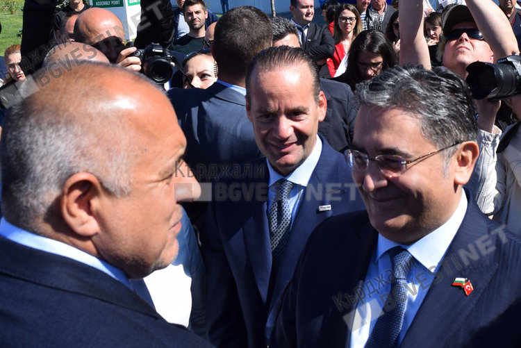 Премиер и посланик