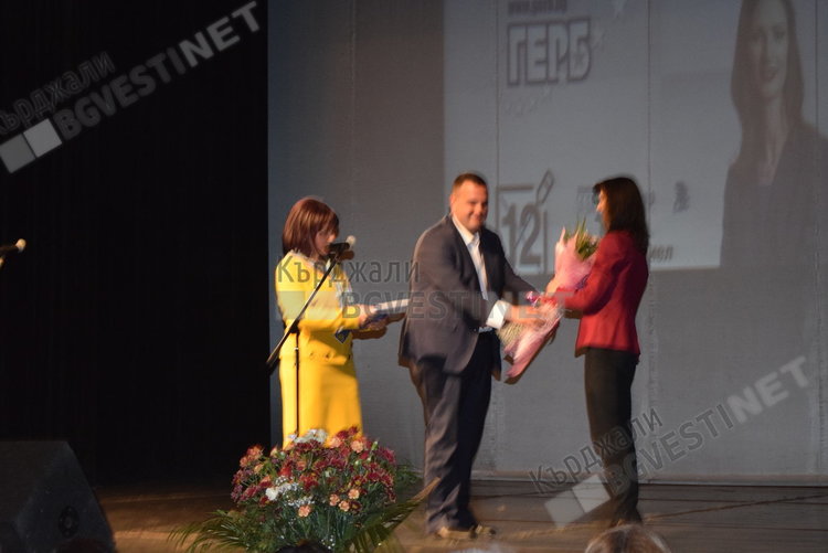 Мария Габриел в Кърджали:  ГЕРБ ще извади България от периферията на Европейския съюз